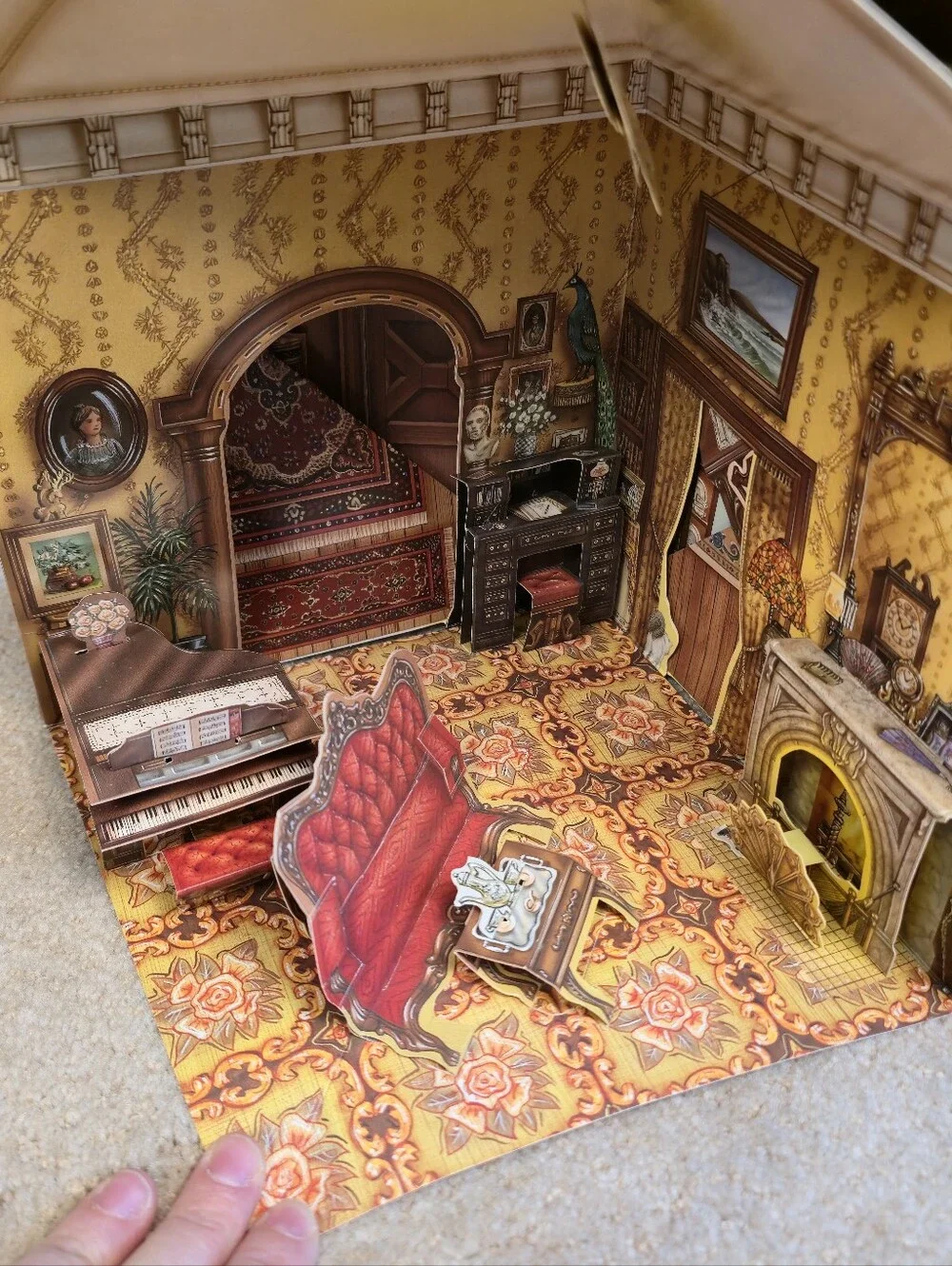 Three Dimensional Victorian Doll House Fold Out with Paper Dolls - Picture 7 of 9